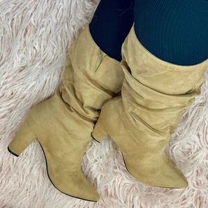 Women’s 9.5 Tan Slouch Boots